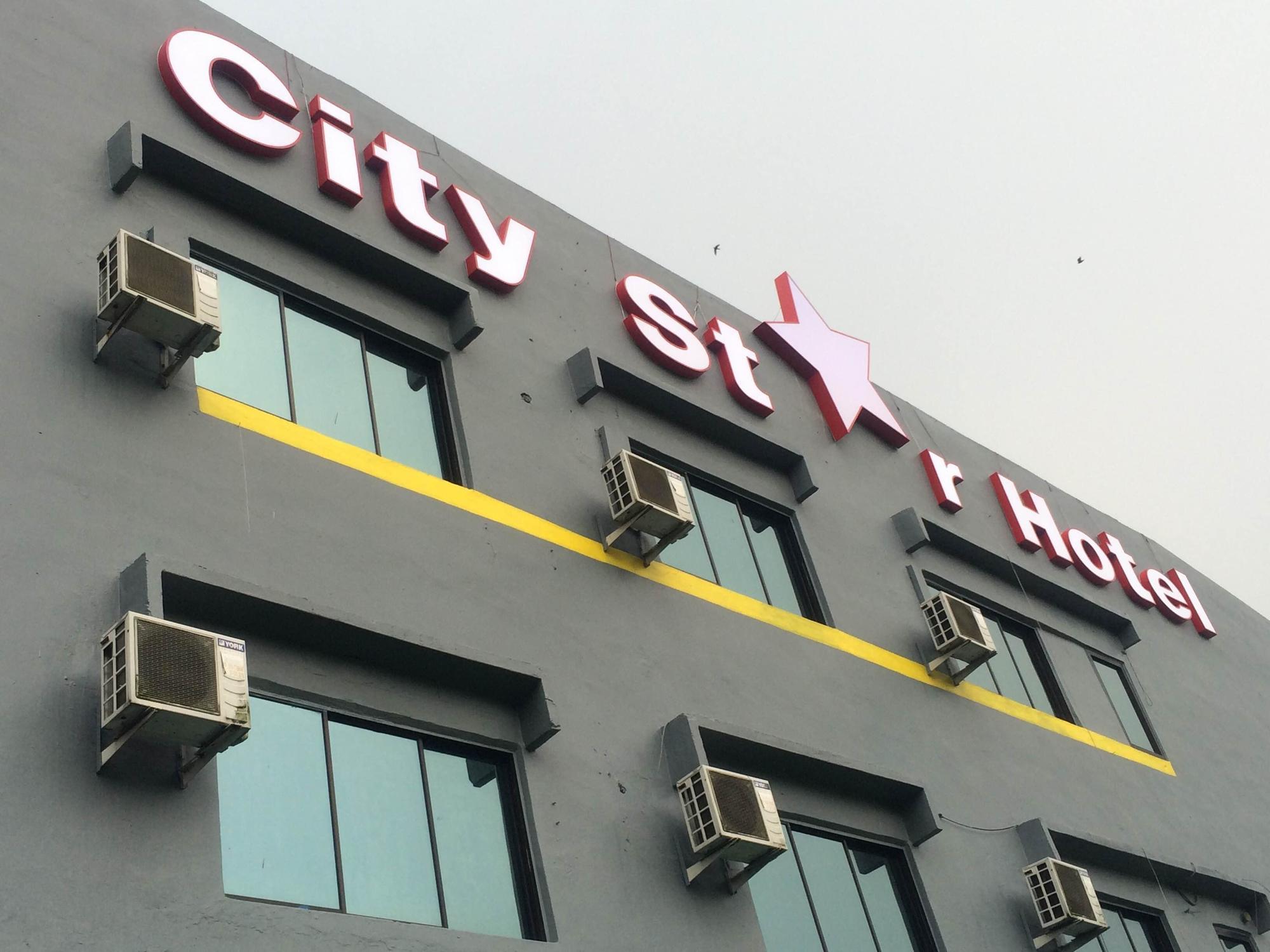 City Star Hotel Kulai Bagian luar foto