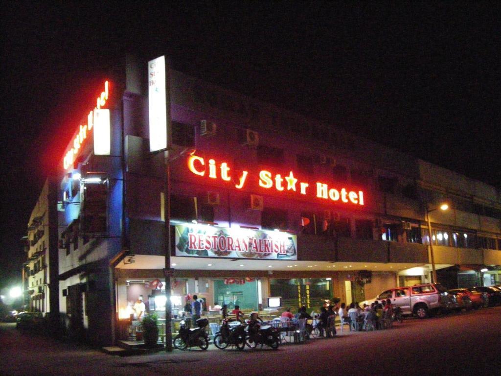 City Star Hotel Kulai Bagian luar foto